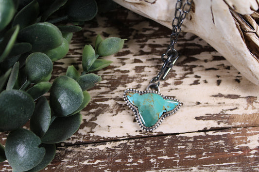 Mojave Turquoise Cow Head Sterling Silver Necklace – 10 Inches