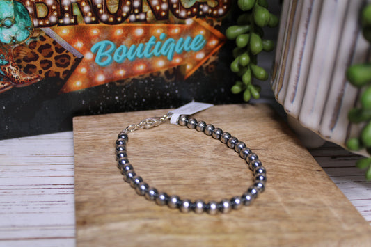 Navajo Hand-Strung Navajo Pearl Bracelet / Size 7, 5mm with Clasp Closure / .925 Sterling Silver