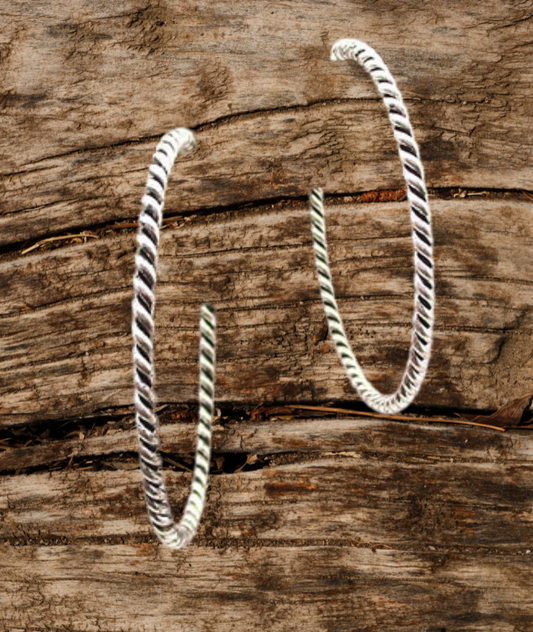 WESTERN TWISTED MEDIUM HOOP EARRINGS