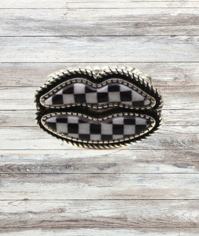 Checker Lips Stretch Ring